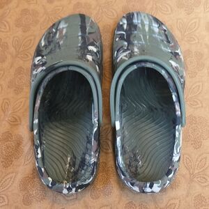 Rugged Shark, Camo colors, Waterproof slip on Clog Shoes, Convertible back strap